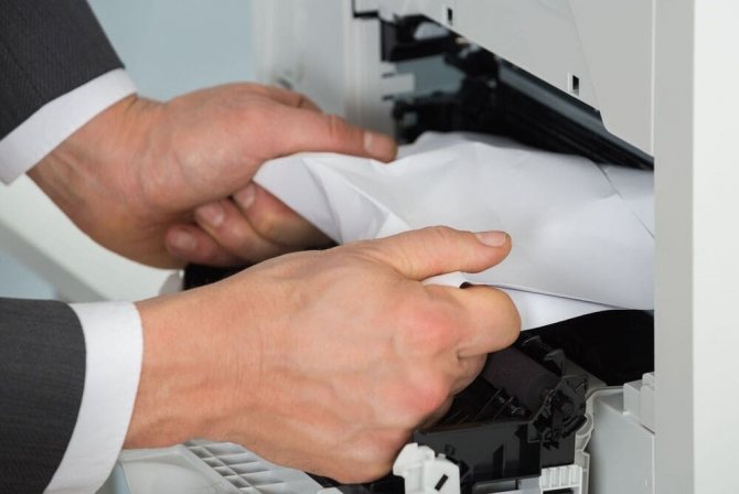 Принтер Xerox зажевал бумагу